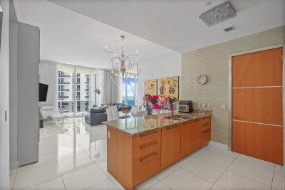 Comprar apartamento no Trump Tower Two 3902