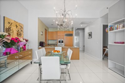 Comprar apartamento no Trump Tower Two 3902