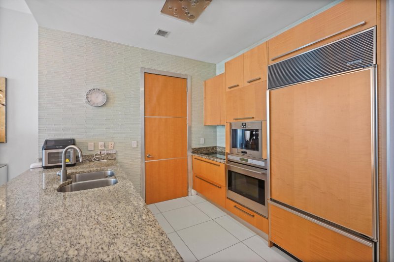 Comprar apartamento no Trump Tower Two 3902
