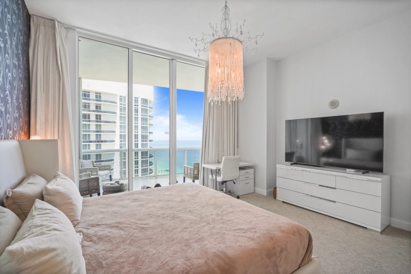 Comprar apartamento no Trump Tower Two 3902