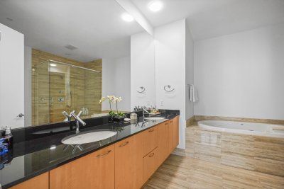 Comprar apartamento no Trump Tower Two 3902