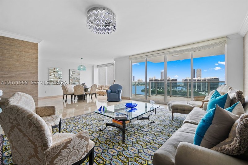 Condo for sale at Peninsula I 1705