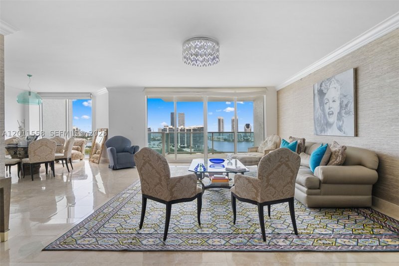Condo for sale at Peninsula I 1705