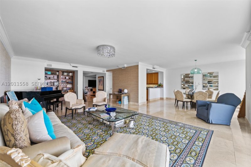 Condo for sale at Peninsula I 1705