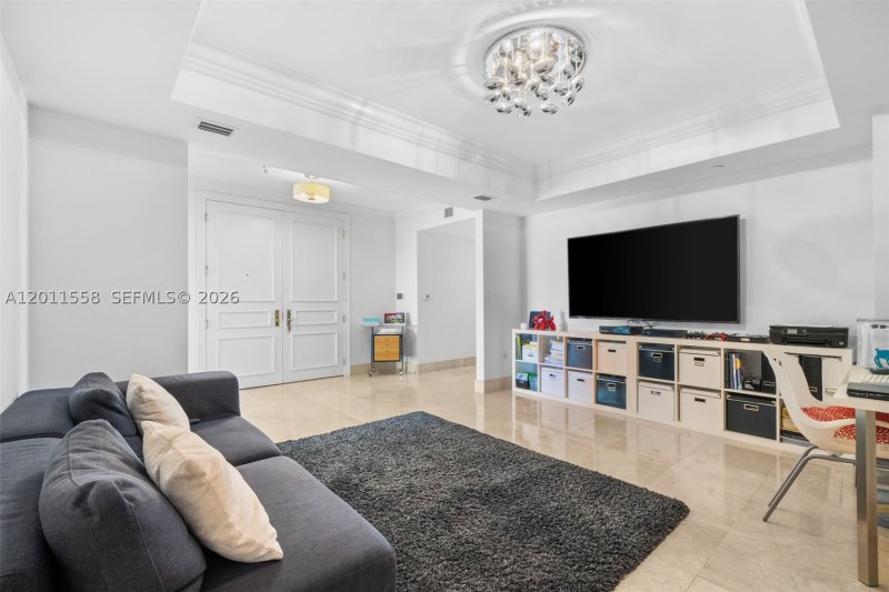 Condo for sale at Peninsula I 1705