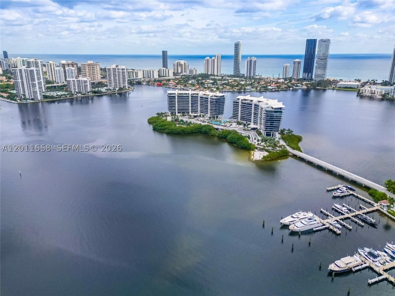 Condo for sale at Peninsula I 1705