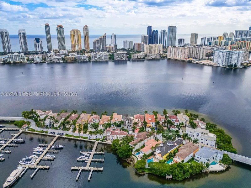 Condo for sale at Peninsula I 1705