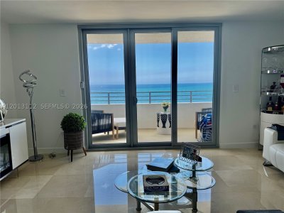 Aluguel de apartamento no Oceanside Plaza 14E