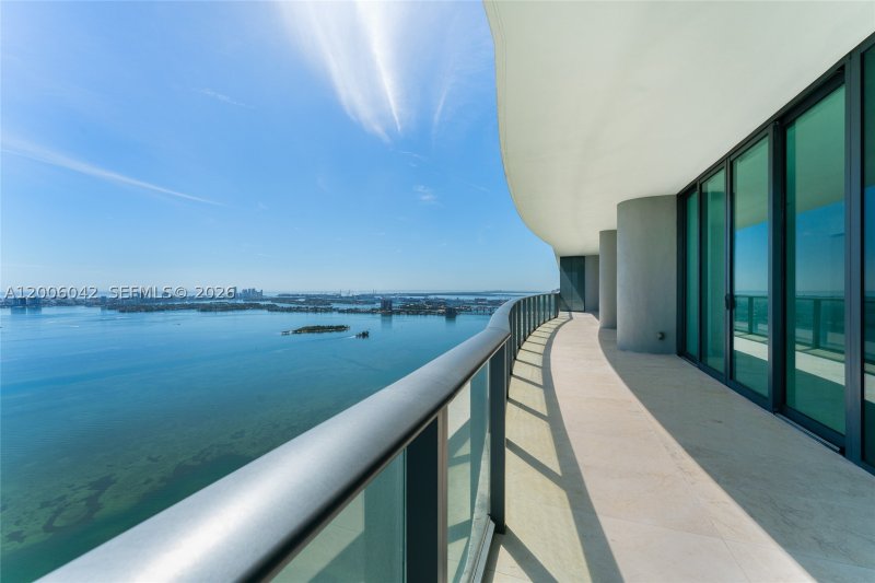 Comprar apartamento en One Paraiso PH5003