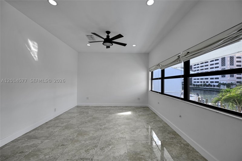 Comprar apartamento en Poinciana Island