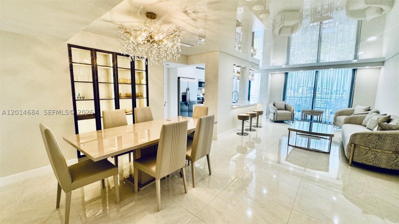 Condo for sale at Winston Towers 811