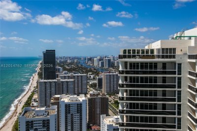 Comprar apartamento no Beach Club Two 4504