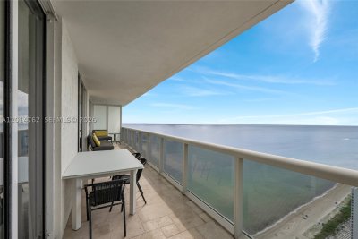 Comprar apartamento no Beach Club Two 4504