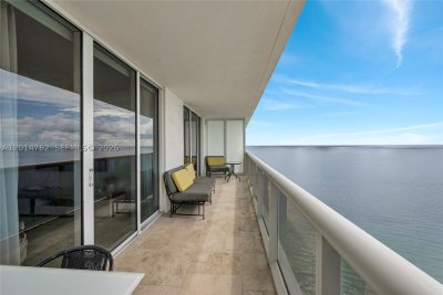 Comprar apartamento no Beach Club Two 4504