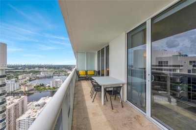 Comprar apartamento no Beach Club Two 4504