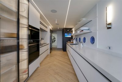 Aluguel de apartamento no Grove Isles Tower I A809