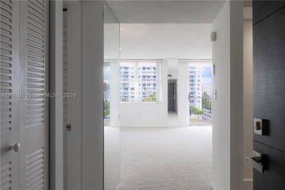 Comprar apartamento en Admirals Port Condos 504E