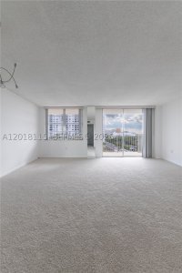 Comprar apartamento en Admirals Port Condos 504E