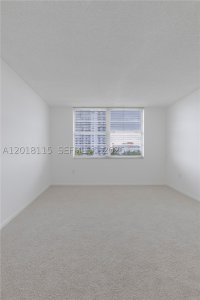 Comprar apartamento en Admirals Port Condos 504E