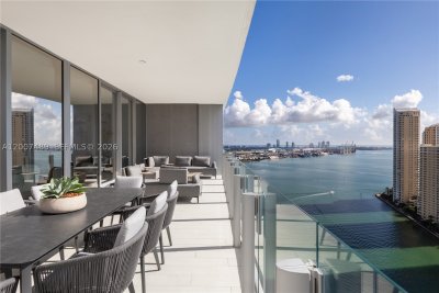 Comprar apartamento no Aston Martin Residences 2802