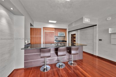 Comprar apartamento no Beach Club Two 2705