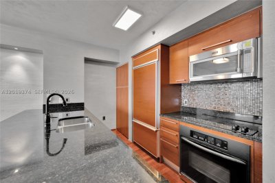 Comprar apartamento no Beach Club Two 2705