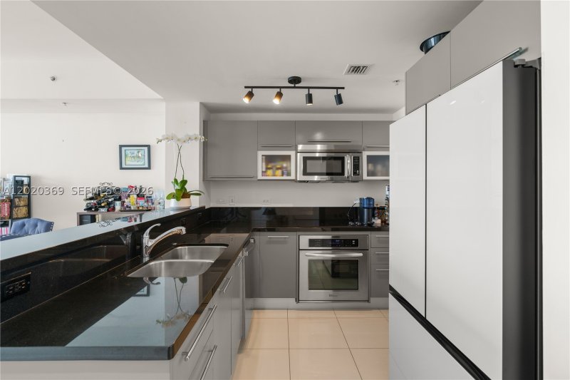 Apartment for rent at Vizcayne South Tower 2003
