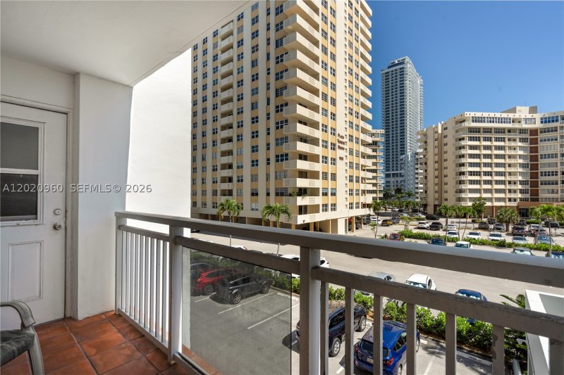 Condo for sale at Plaza Towers South 305