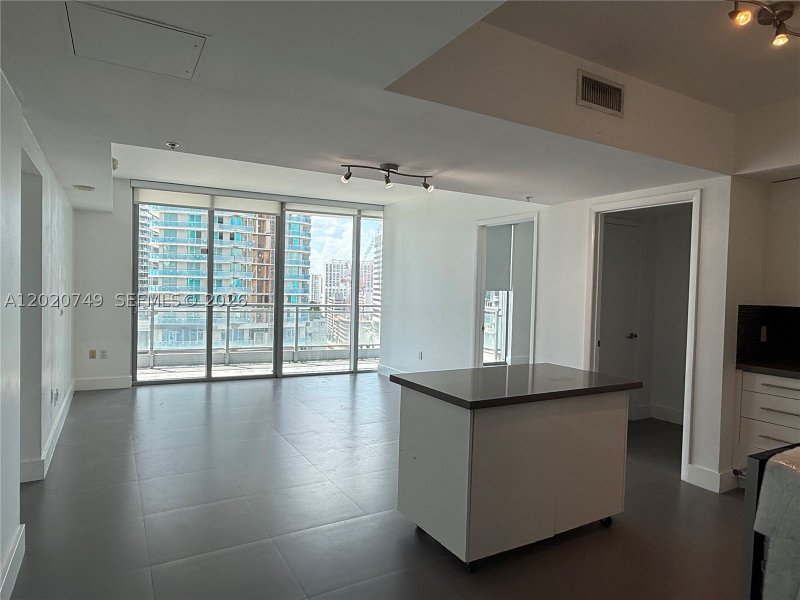 Comprar apartamento no Mint at Riverfront 1804