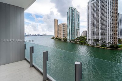Comprar apartamento no Aston Martin Residences 802E