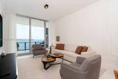 Comprar apartamento no Aston Martin Residences 802E