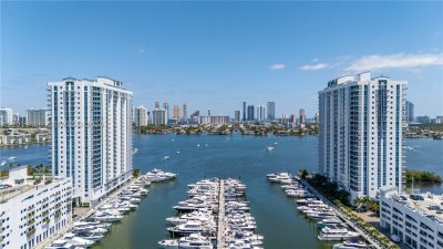 Comprar apartamento en Marina Palms Yacht Club 1406