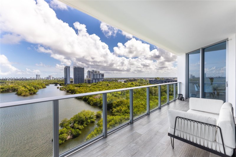 Condo for sale at Marina Palms Yacht Club 1406