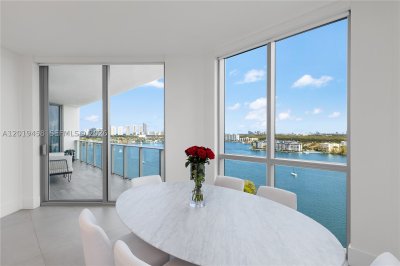 Comprar apartamento en Marina Palms Yacht Club 1406