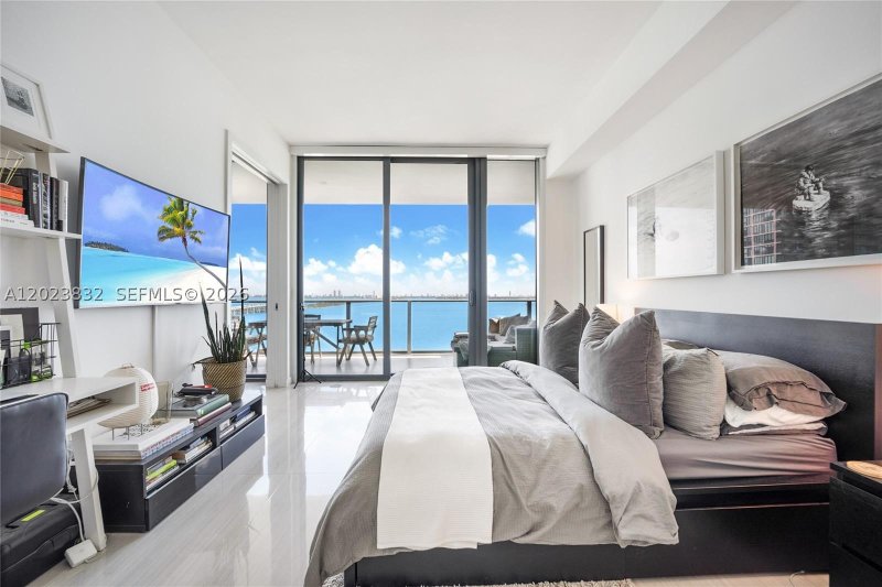 Condo for sale at Gran Paraiso 1602