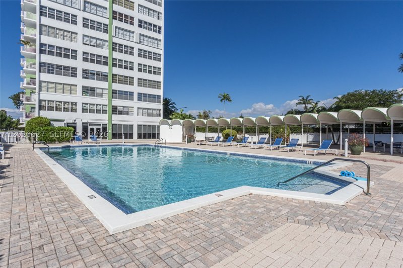 Condo for sale at Bayview Towers A603