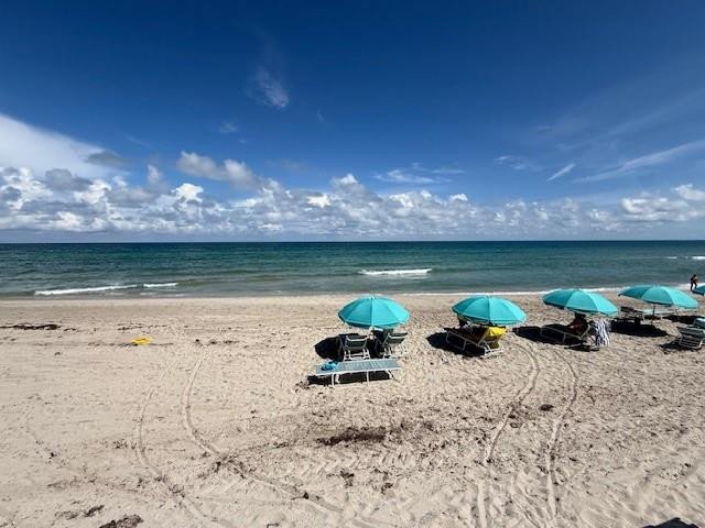 Condo for sale at Parker Tower 610
