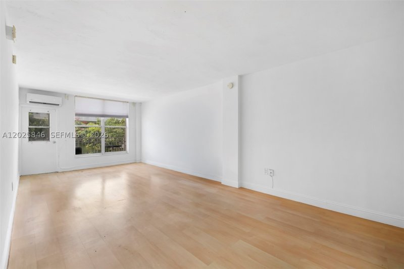 Condo for sale at Lincoln Towers B402
