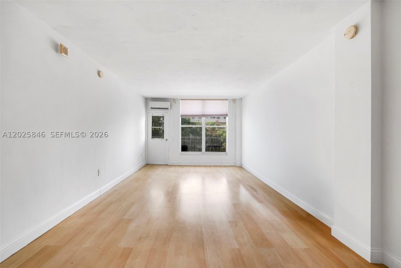 Condo for sale at Lincoln Towers B402