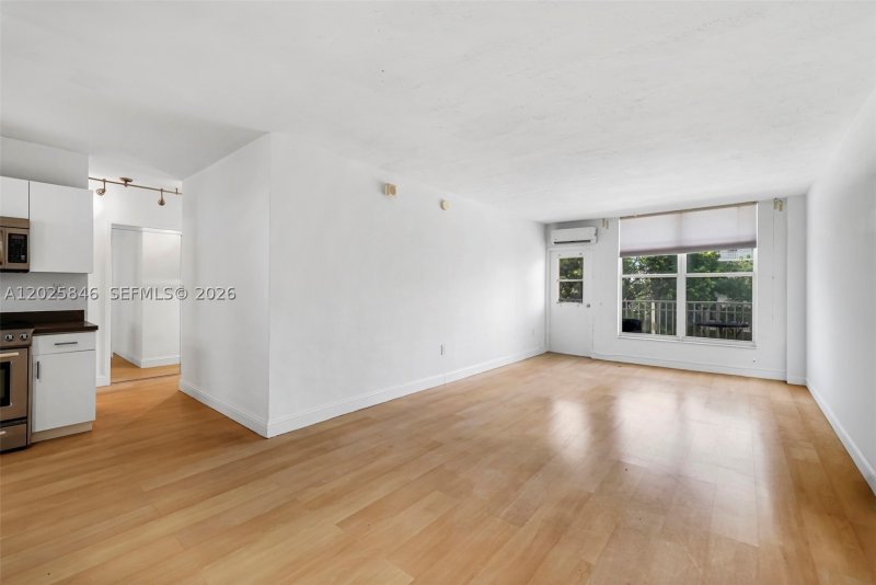 Condo for sale at Lincoln Towers B402