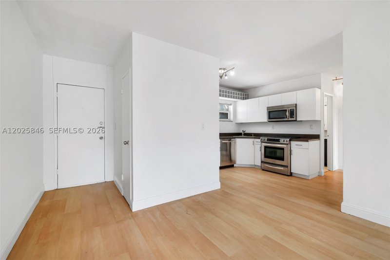 Condo for sale at Lincoln Towers B402