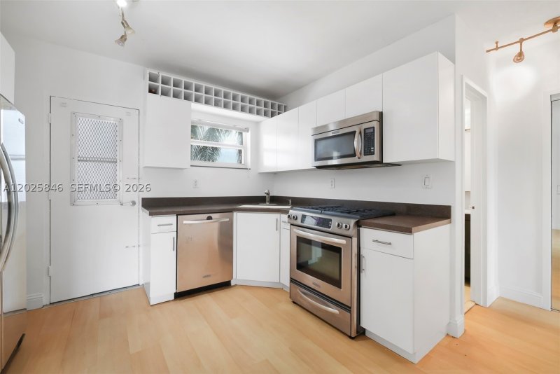Condo for sale at Lincoln Towers B402
