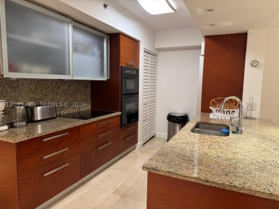 Aluguel de apartamento no Beach Club Two 1404