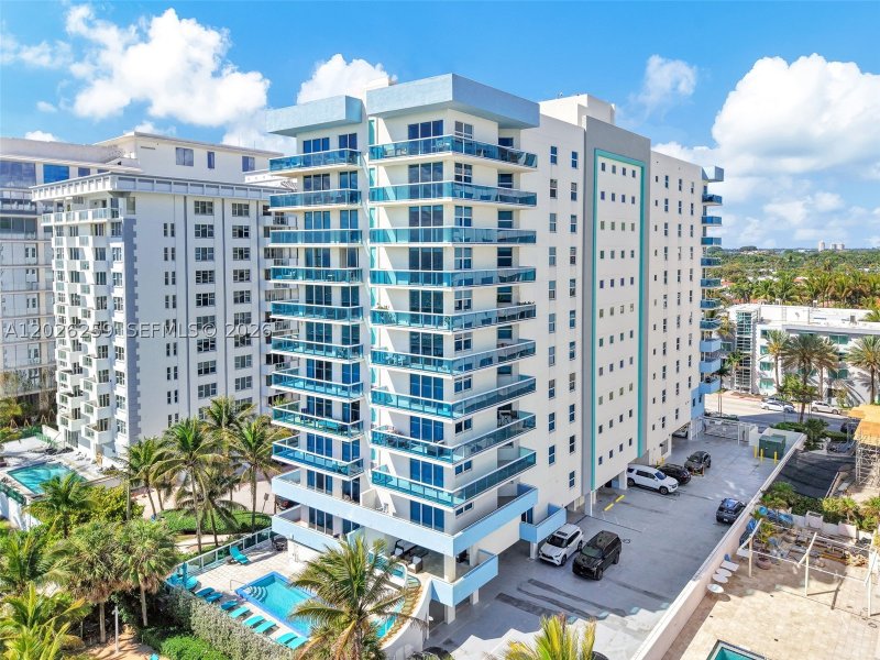Comprar apartamento no The Waverly At Surfside 821
