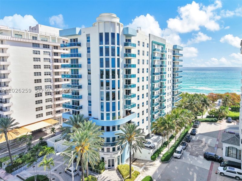 Comprar apartamento no The Waverly At Surfside 821