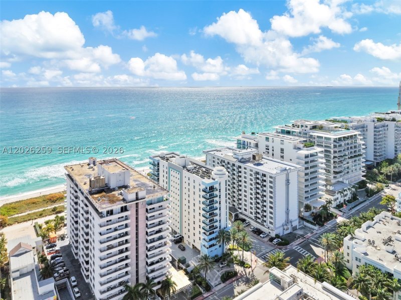 Comprar apartamento no The Waverly At Surfside 821