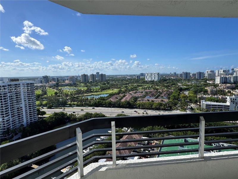 Mystic Pointe 500 Apt #2709