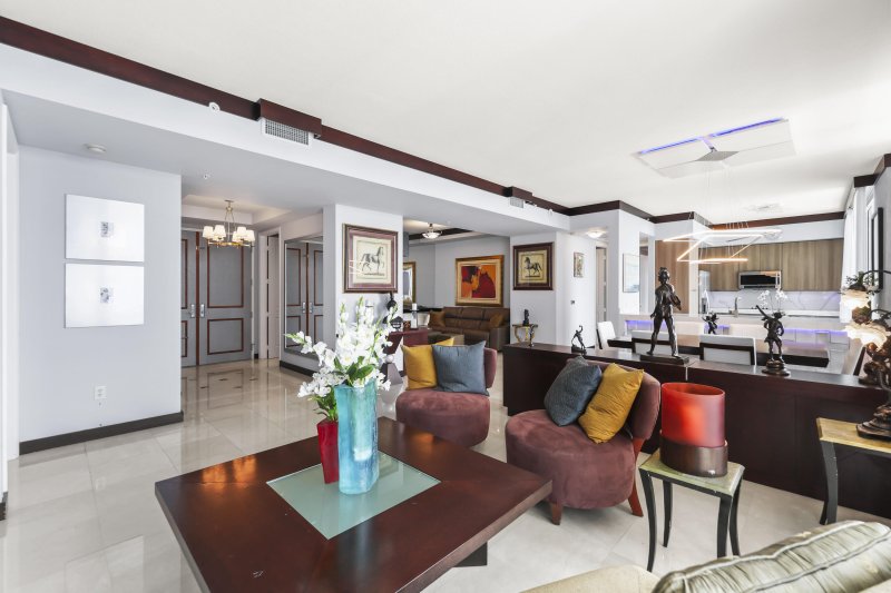 Condo for sale at Watergarden Ph 4