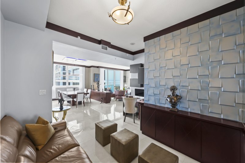 Condo for sale at Watergarden Ph 4