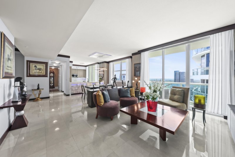 Condo for sale at Watergarden Ph 4